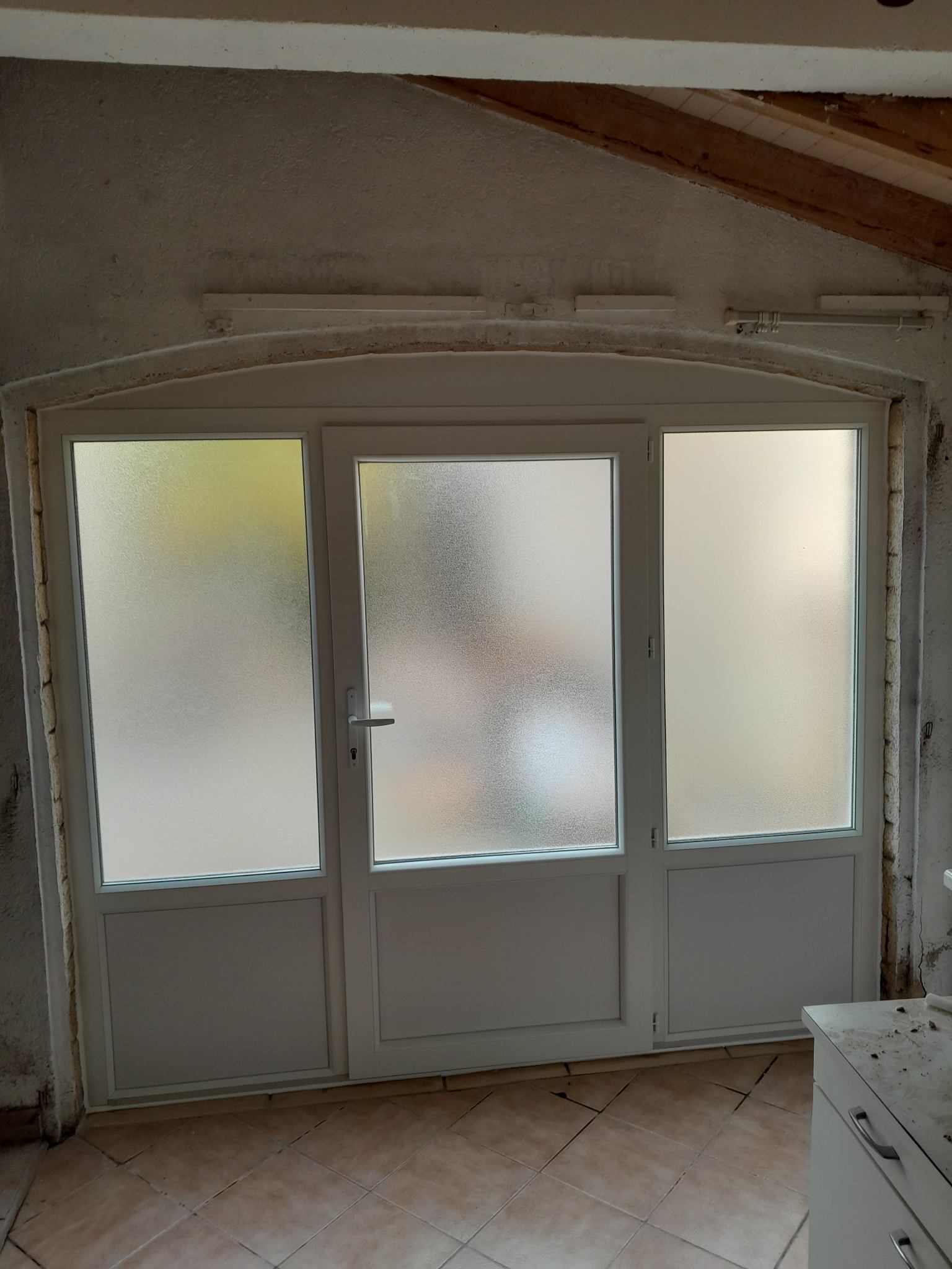 porte fenêtre 2 vantaux avec 2 fenêtres 1 vantail sur les côtés